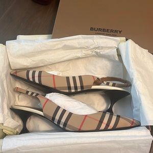 Burberry vintage kitty heel shoe